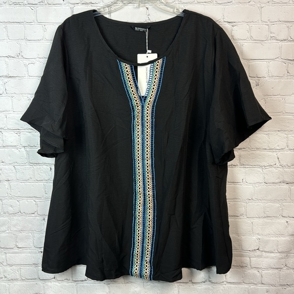 BloomChic Black Crochet Trim Keyhole Top Plus Size 18/20 2X - Picture 2 of 6